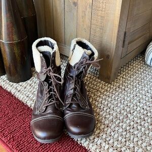 Guess Size 11M Brown